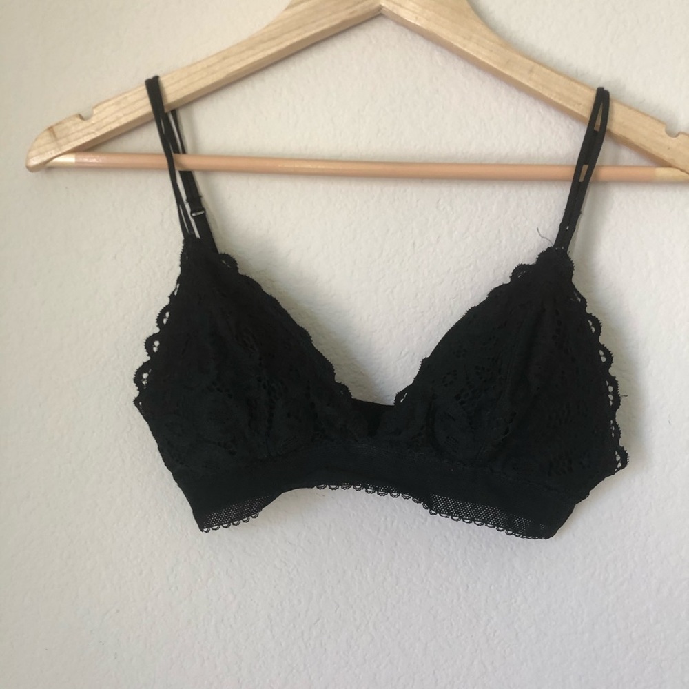 Black Bralette with Floral Lace Adjustable Straps